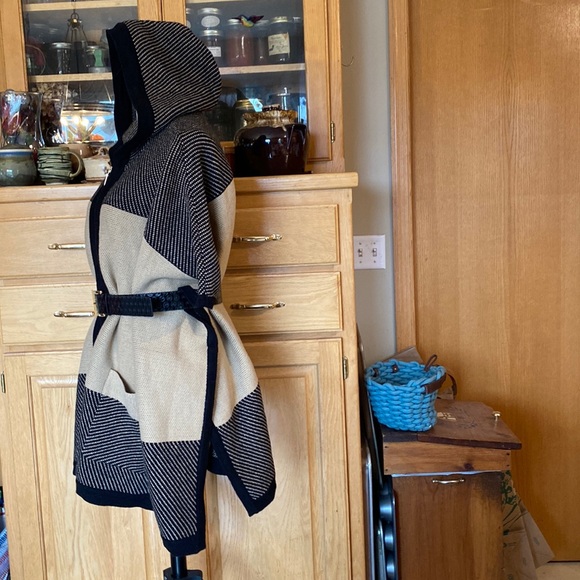 Gorgeous Hooded PONCHO! 🔥HOT ITEM🔥 KASPER Spacious L /XL Womens NEW! 🍁🎄 - Picture 3 of 17